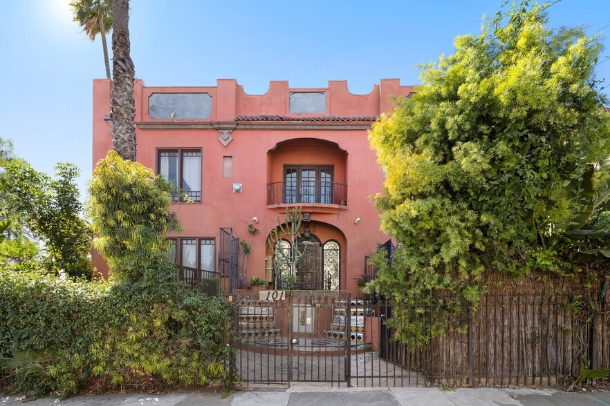 101 N Kenmore Ave, Los Angeles, CA for sale - Primary Photo - Image 1 of 14