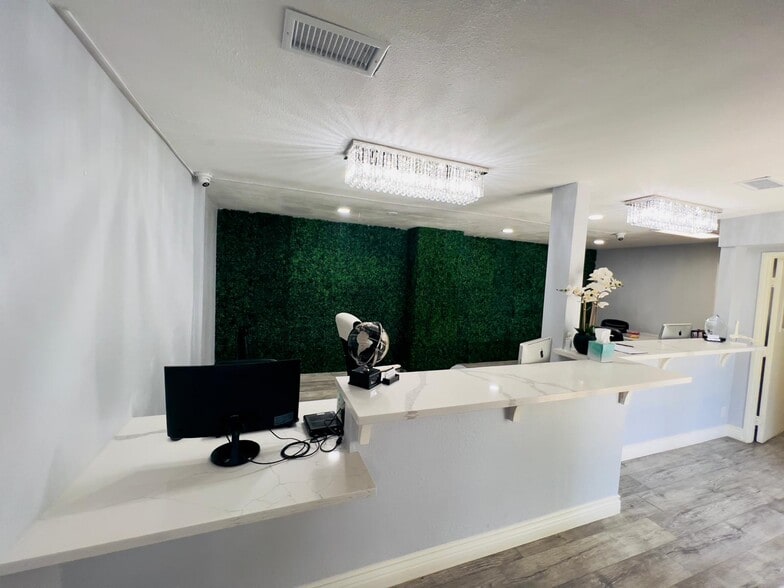 867 W Lancaster Blvd, Lancaster, CA for lease - Building Photo - Image 3 of 33