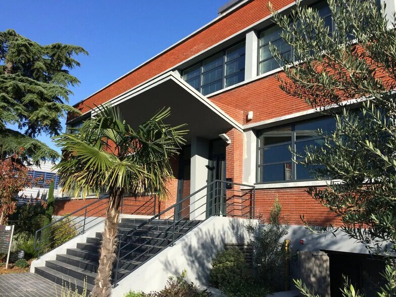 Flex dans Bezons à louer - Photo du bâtiment - Image 1 de 23