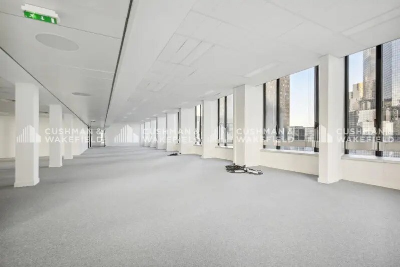 Office in Courbevoie for lease - Interior Photo - Image 2 of 8