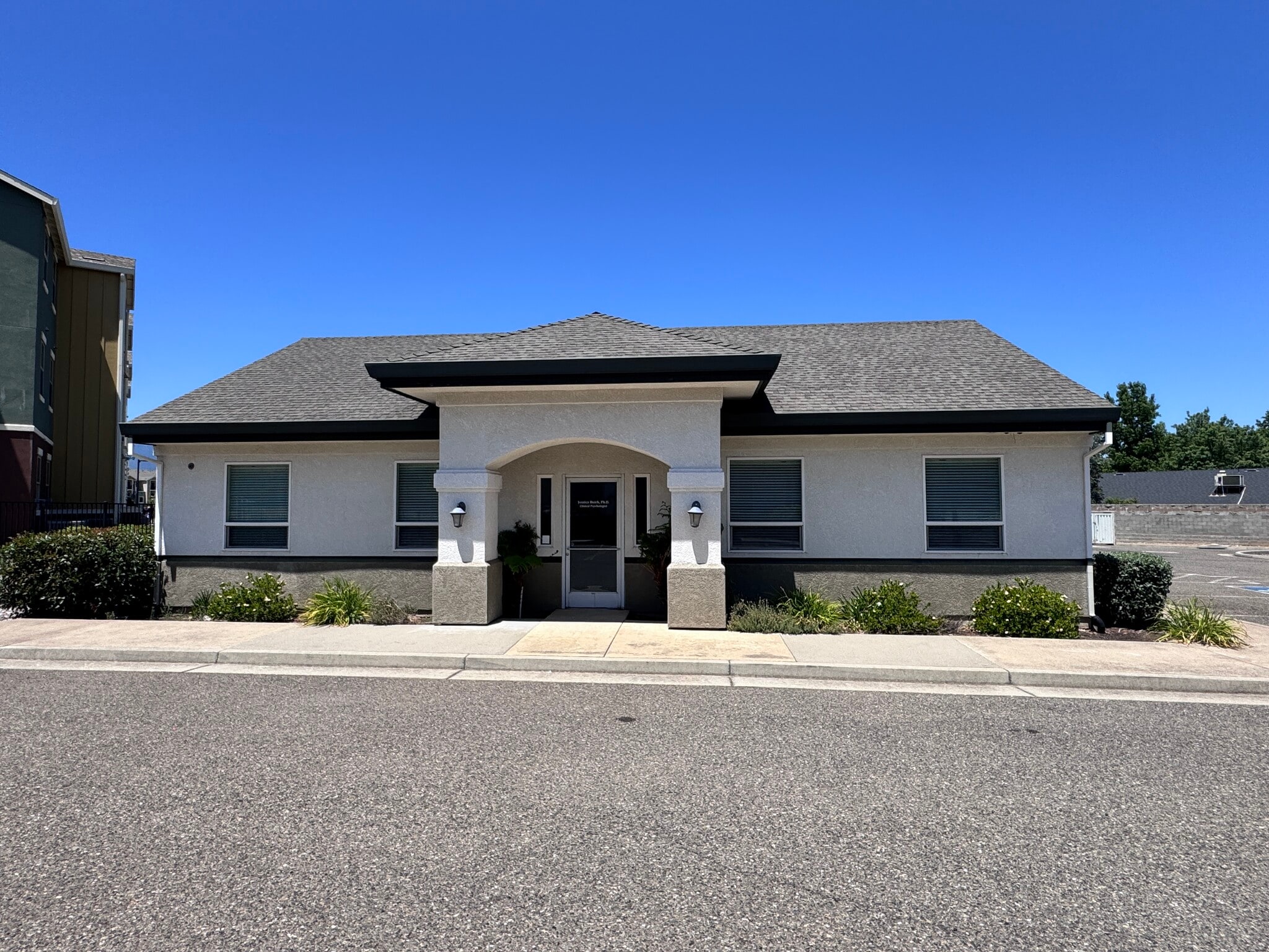 3570 Santa Rosa Way, Redding, CA for lease Building Photo- Image 1 of 6