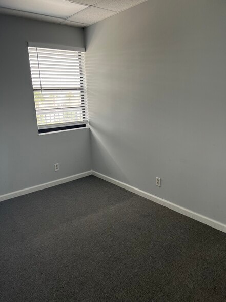 106 Commerce Way, Jupiter, FL for lease - Interior Photo - Image 3 of 6