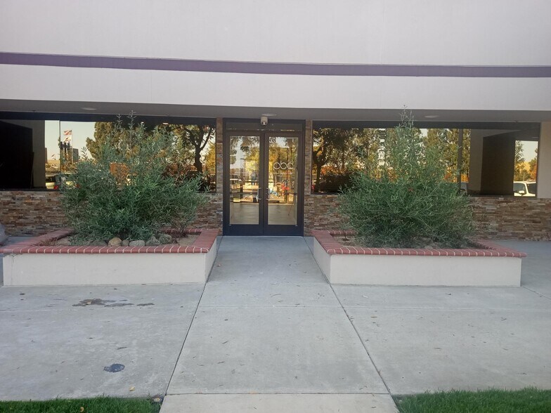 5065 Deer Valley Rd, Antioch, CA à louer - Photo du bâtiment - Image 3 de 21