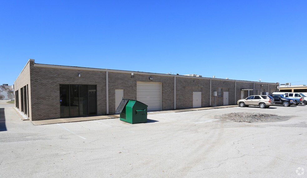 13748 Neutron Rd, Dallas, TX à louer - Photo du bâtiment - Image 2 de 2