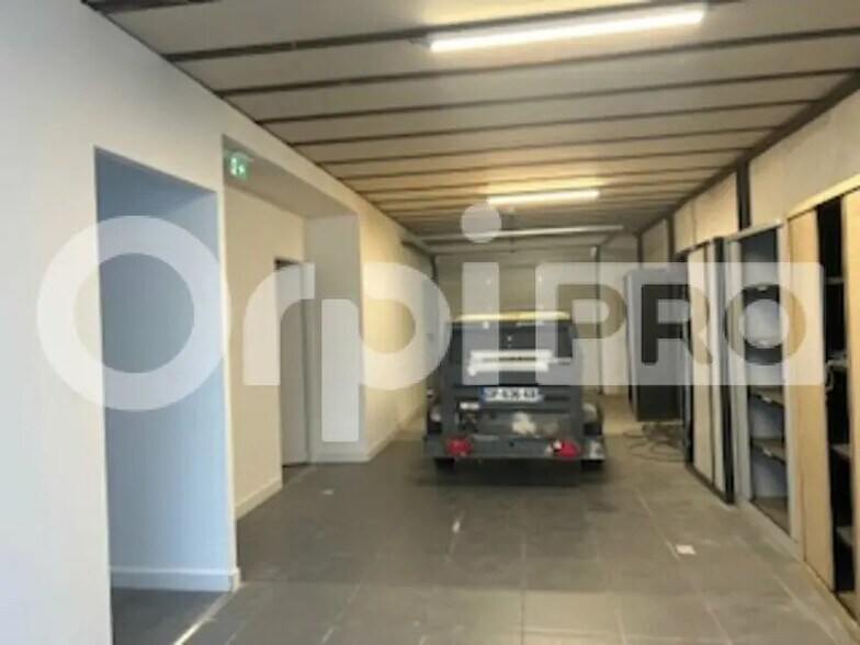 Flex in Vénissieux for sale - Interior Photo - Image 2 of 10