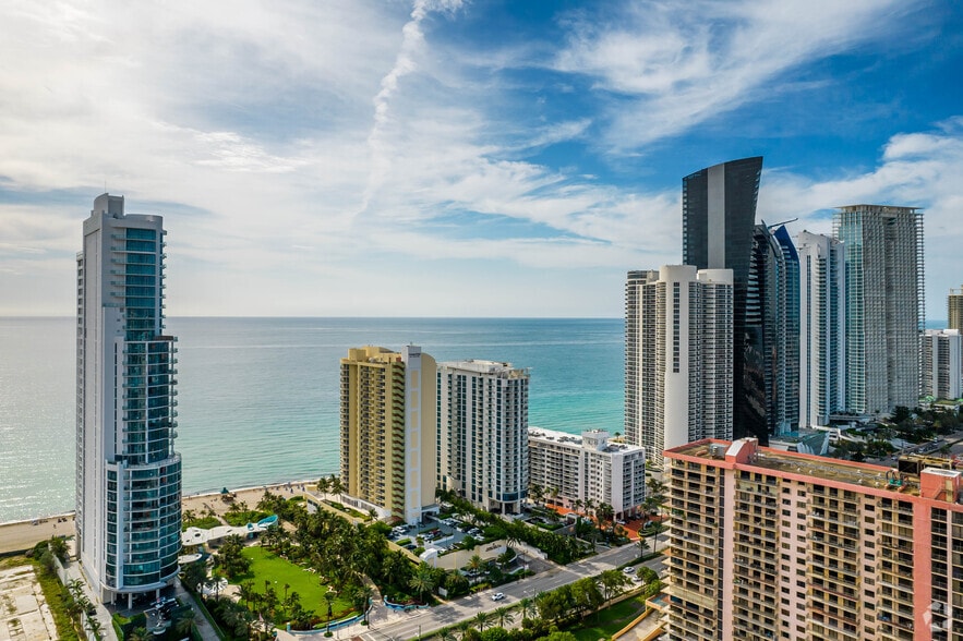 17315 Collins Ave, Sunny Isles Beach, FL à vendre - Photo du bâtiment - Image 3 de 11