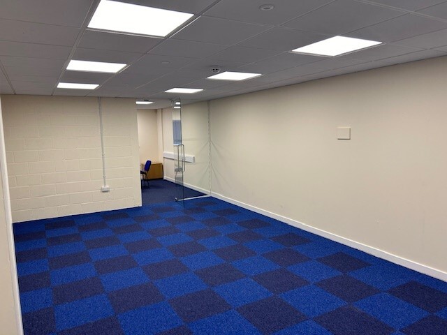 Majors Rd, Swindon, WIL SN6 8TZ - Unité 9 -  - Photo intérieure - Image 1 of 5