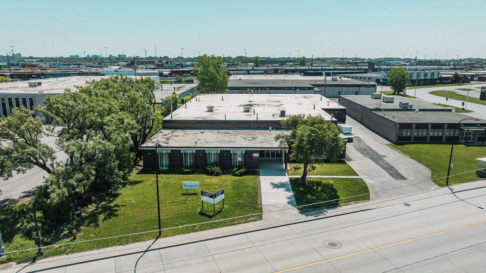 4800 Rue Hickmore, Saint-Laurent, QC à louer - Photo du bâtiment - Image 1 de 7