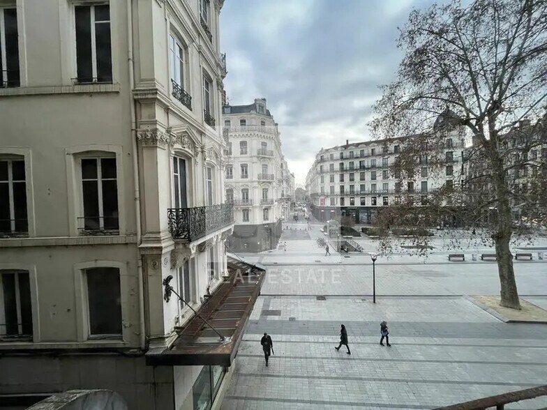42 Rue De La République, Lyon à louer - Photo du bâtiment - Image 2 de 12