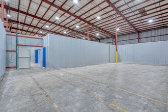 5806 N 53rd St, Tampa, FL for lease Interior Photo- Image 2 of 4