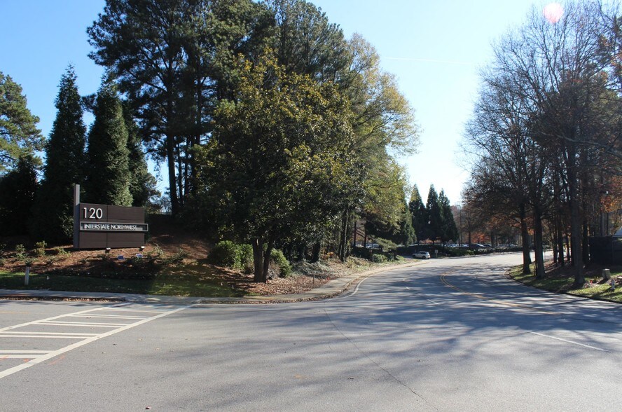 120 Interstate N Pky E SE, Atlanta, GA à louer - Photo du bâtiment - Image 3 de 15