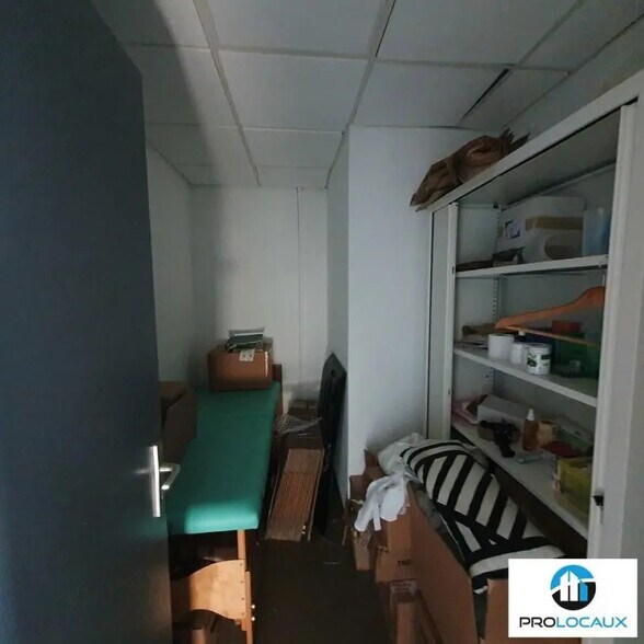 Office in Eybens for lease - Interior Photo - Image 2 of 12
