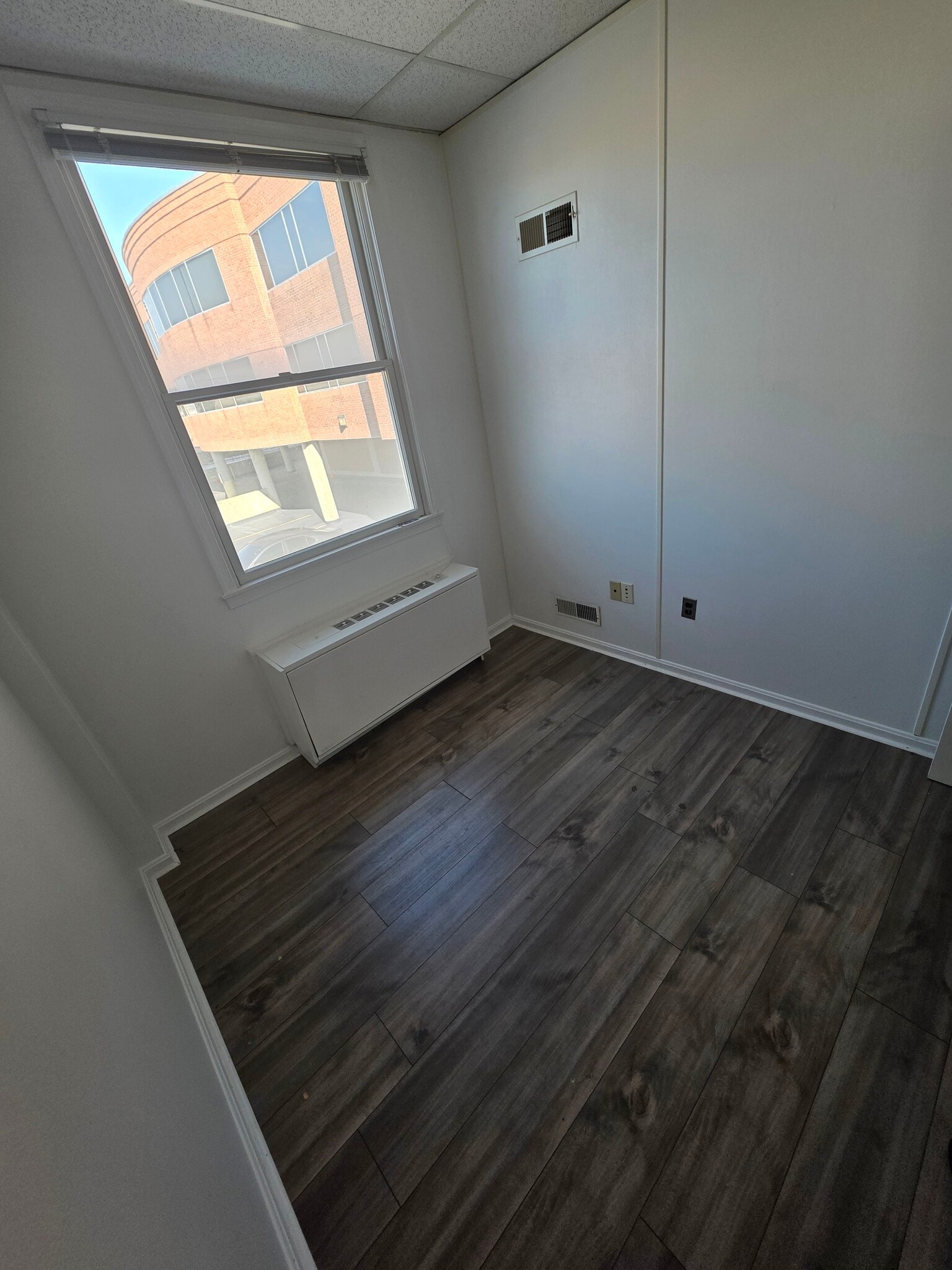 17 W Jefferson St, Rockville, MD à louer Photo intérieure- Image 1 de 2