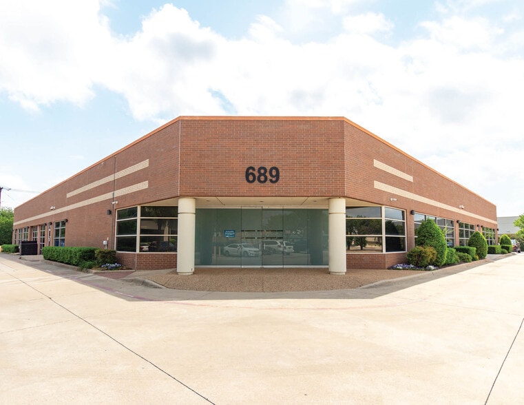 689 Airport Fwy, Hurst, TX for sale - Building Photo - Image 1 of 3