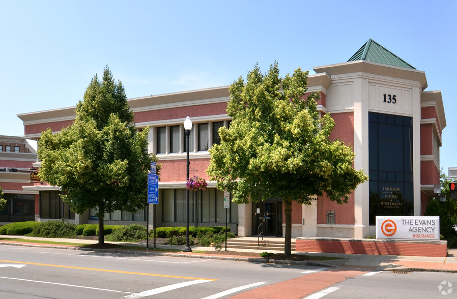 133-135 Main St, Lockport, NY for lease - Primary Photo - Image 1 of 9