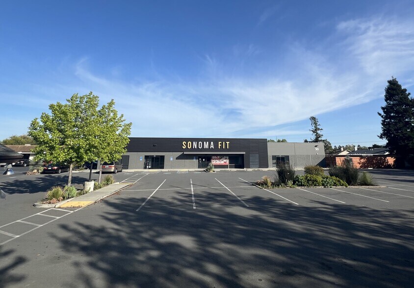 90 Casa Grande Rd, Petaluma, CA à louer - Photo du bâtiment - Image 1 de 5