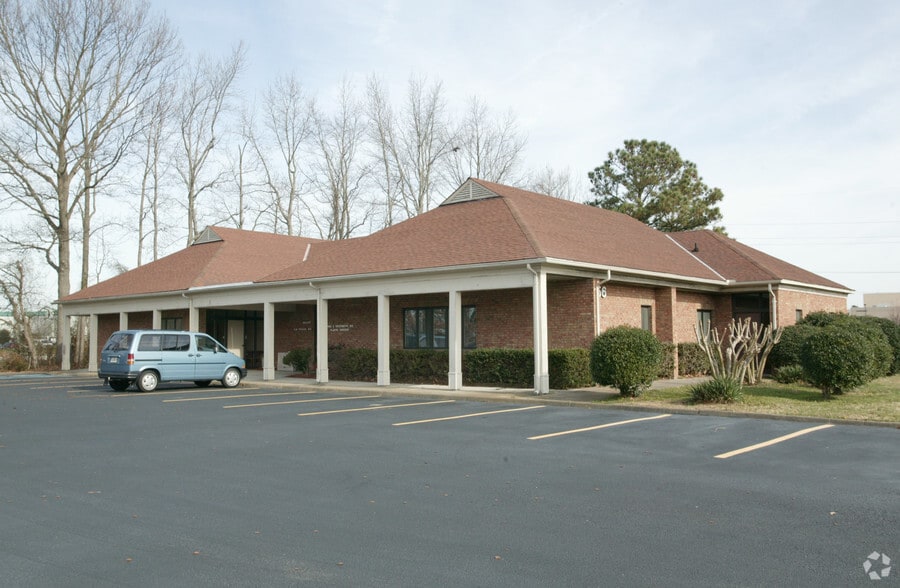 1856 Colonial Medical Ct, Virginia Beach, VA for sale - Building Photo - Image 2 of 4