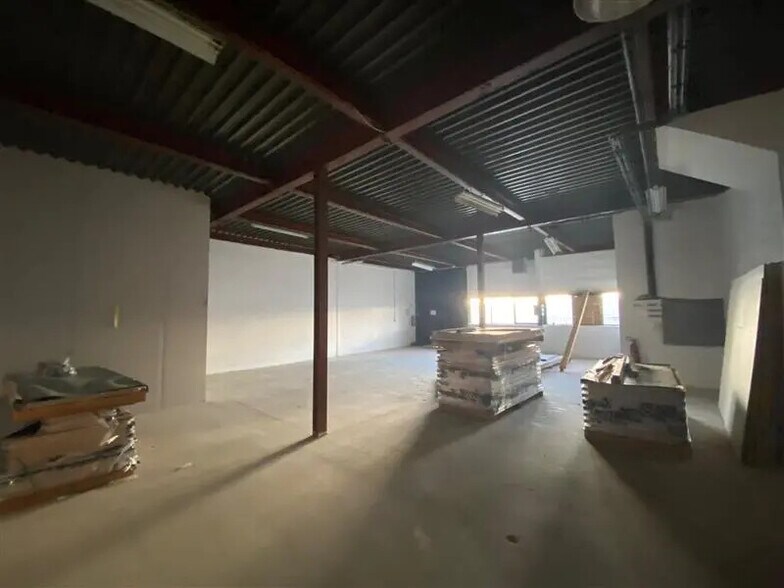 Flex in Fontenay-sous-Bois for lease - Interior Photo - Image 3 of 5