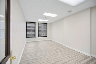 554 Fifth Ave, New York, NY à louer Photo intérieure- Image 2 de 8