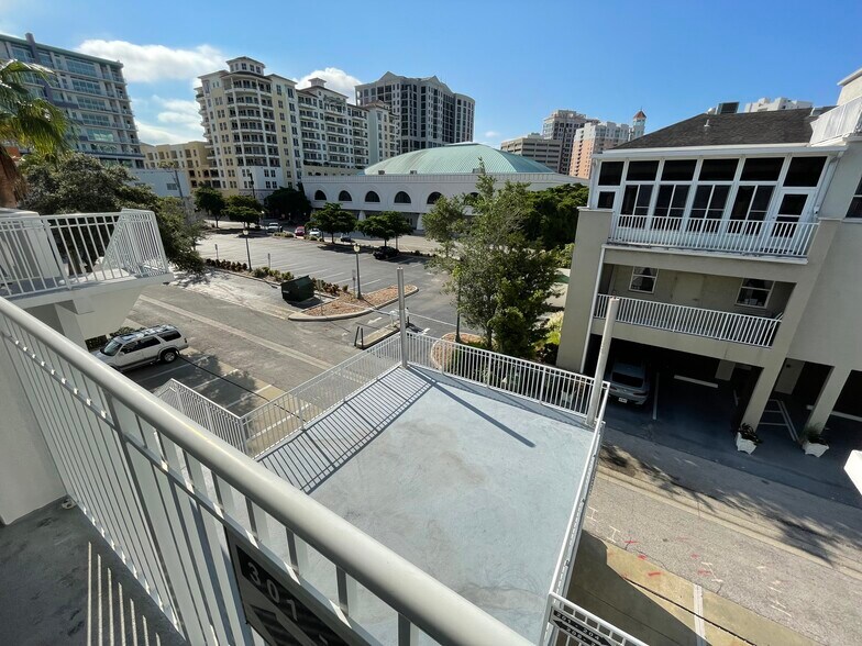 1348-1358 Fruitville Rd, Sarasota, FL à louer - Photo du bâtiment - Image 3 de 43