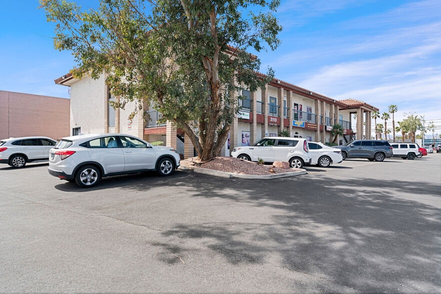 3110 S Valley View Blvd, Las Vegas, NV à louer - Photo du bâtiment - Image 2 de 20
