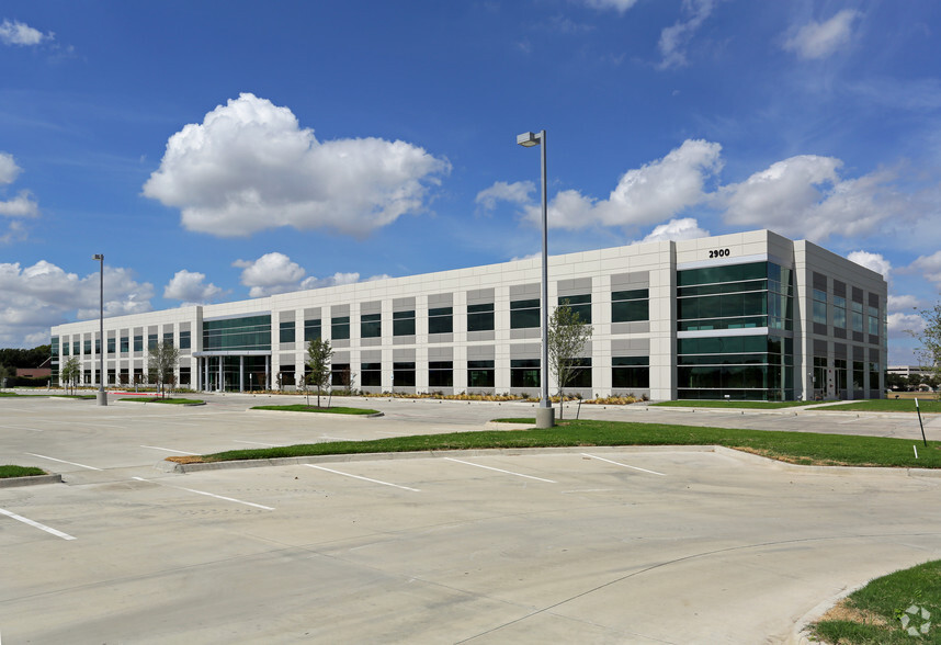 2900 Lake Vista Dr, Lewisville, TX for lease - Primary Photo - Image 1 of 6