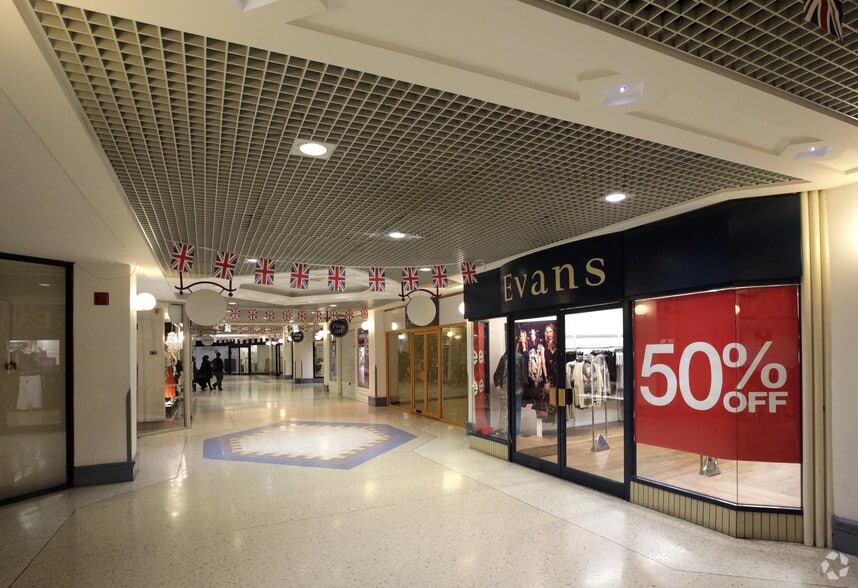 High St, Sutton for lease - Interior Photo - Image 3 of 3