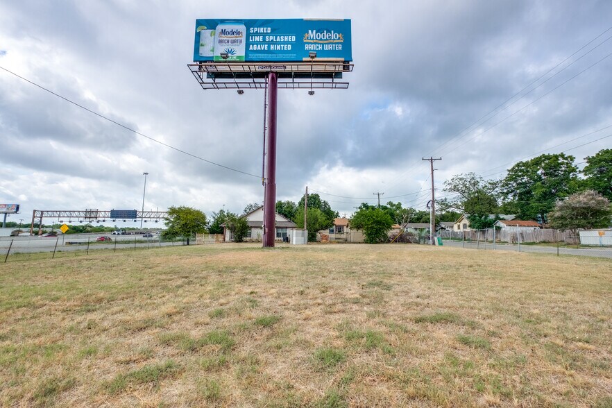 3620 IH-10 W -1, San Antonio, TX for lease - Building Photo - Image 2 of 10