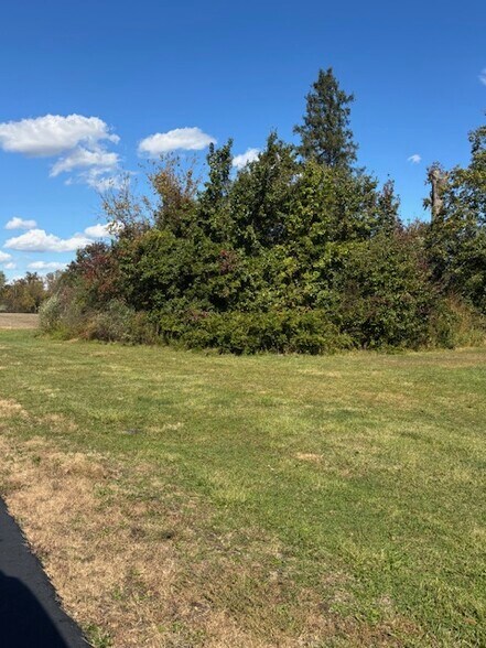 168 Burlington Path Rd, Cream Ridge, NJ à vendre - Photo du bâtiment - Image 2 de 5