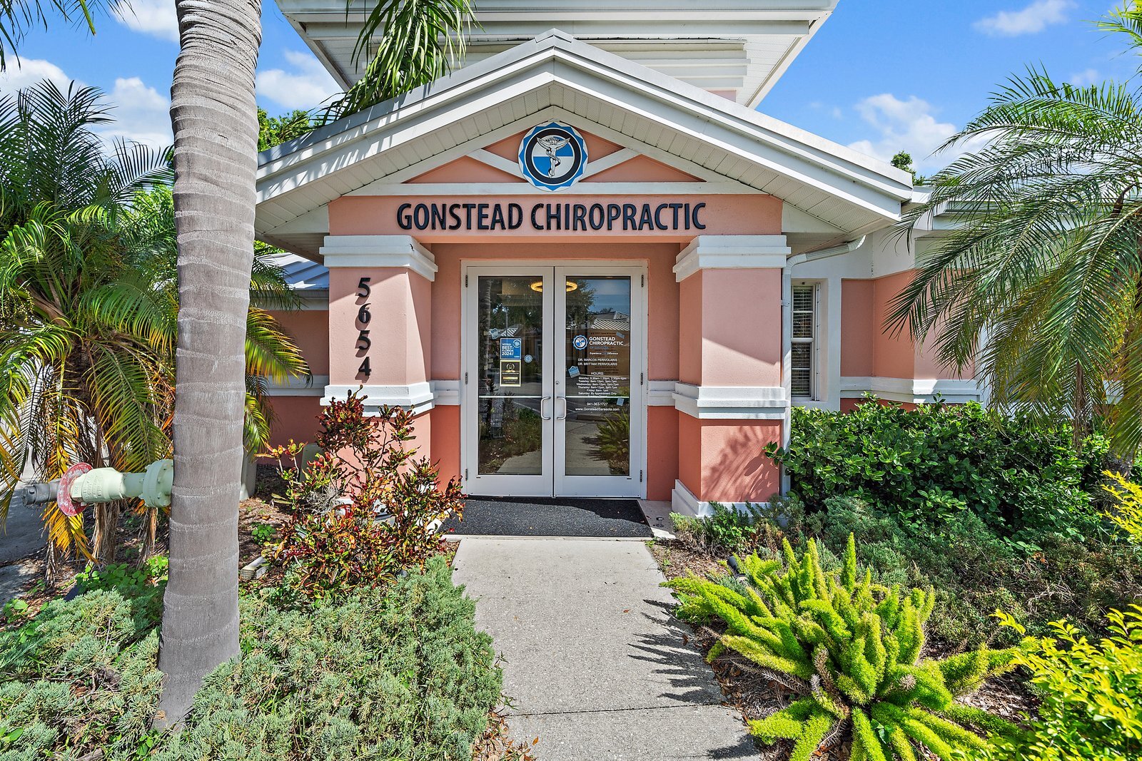 5652-5654 Marquesas Cir, Sarasota, FL à louer Photo du bâtiment- Image 1 de 31