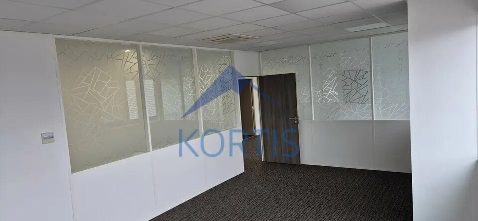 Office in Meyzieu for lease - Interior Photo - Image 3 of 7