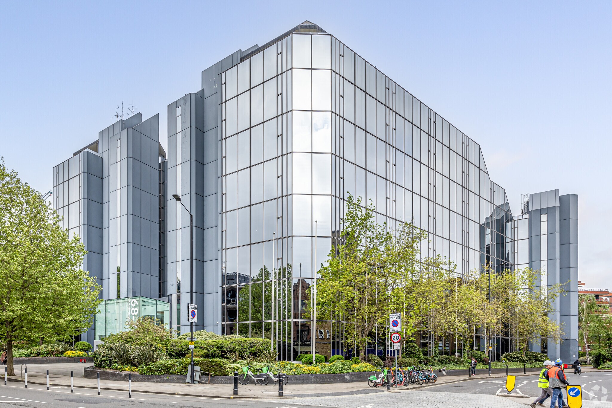 68-72 Hammersmith Rd, London for lease Primary Photo- Image 1 of 20