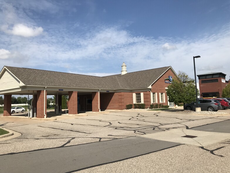 39907 S Groesbeck Hwy, Clinton Township, MI for lease - Building Photo - Image 2 of 6