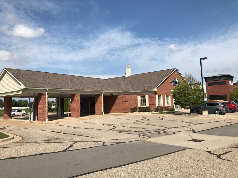 39907 S Groesbeck Hwy, Clinton Township, MI à vendre - Photo du bâtiment - Image 2 de 6