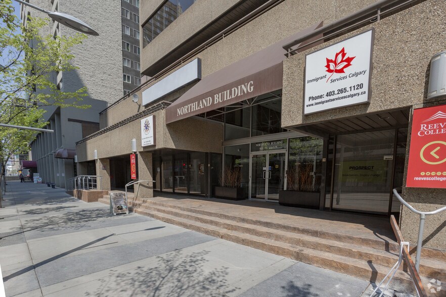 910 7th Ave SW, Calgary, AB à louer - Photo du bâtiment - Image 2 de 5