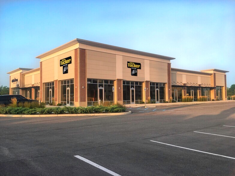 8220 106th St, Indianapolis, IN à vendre - Photo du bâtiment - Image 2 de 11