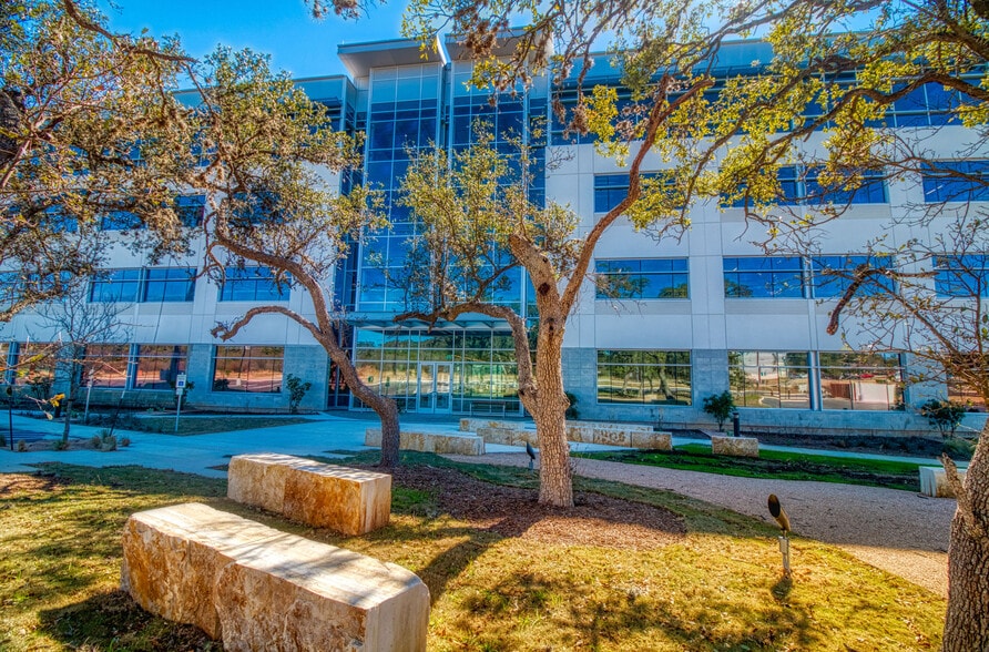 927 E Sonterra Blvd, San Antonio, TX à louer - Photo du bâtiment - Image 3 de 5