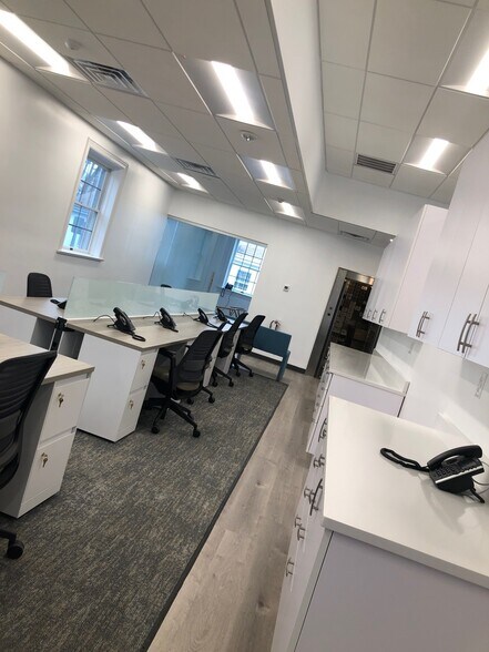 263 Sea Cliff Ave, Sea Cliff, NY à louer - Photo intérieure - Image 2 de 5