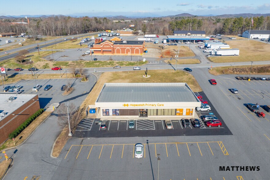 3060 Hickory Blvd, Hudson, NC à vendre - Photo du bâtiment - Image 2 de 3