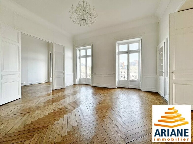 24 Rue Godot De Mauroy, Paris for lease - Interior Photo - Image 2 of 5