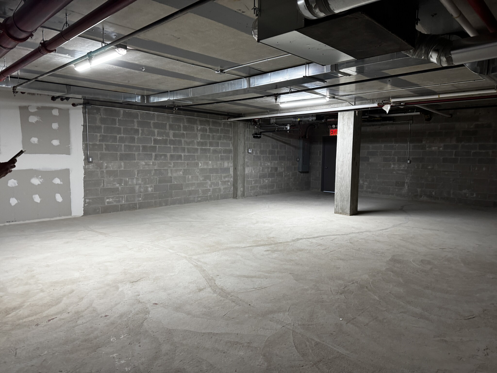 39-11 Queens Blvd, Long Island City, NY for lease Interior Photo- Image 1 of 2