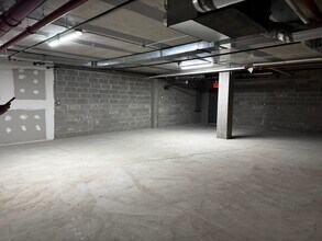 39-11 Queens Blvd, Long Island City, NY for lease Interior Photo- Image 1 of 2