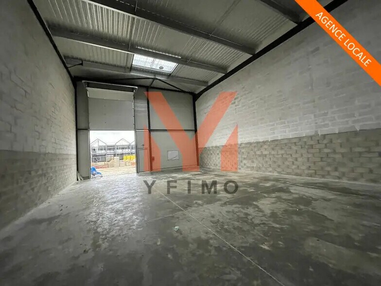 Flex in Flins-sur-Seine for sale - Building Photo - Image 2 of 5