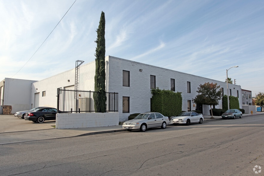 8911 Independence Ave, Canoga Park, CA for sale - Primary Photo - Image 1 of 56