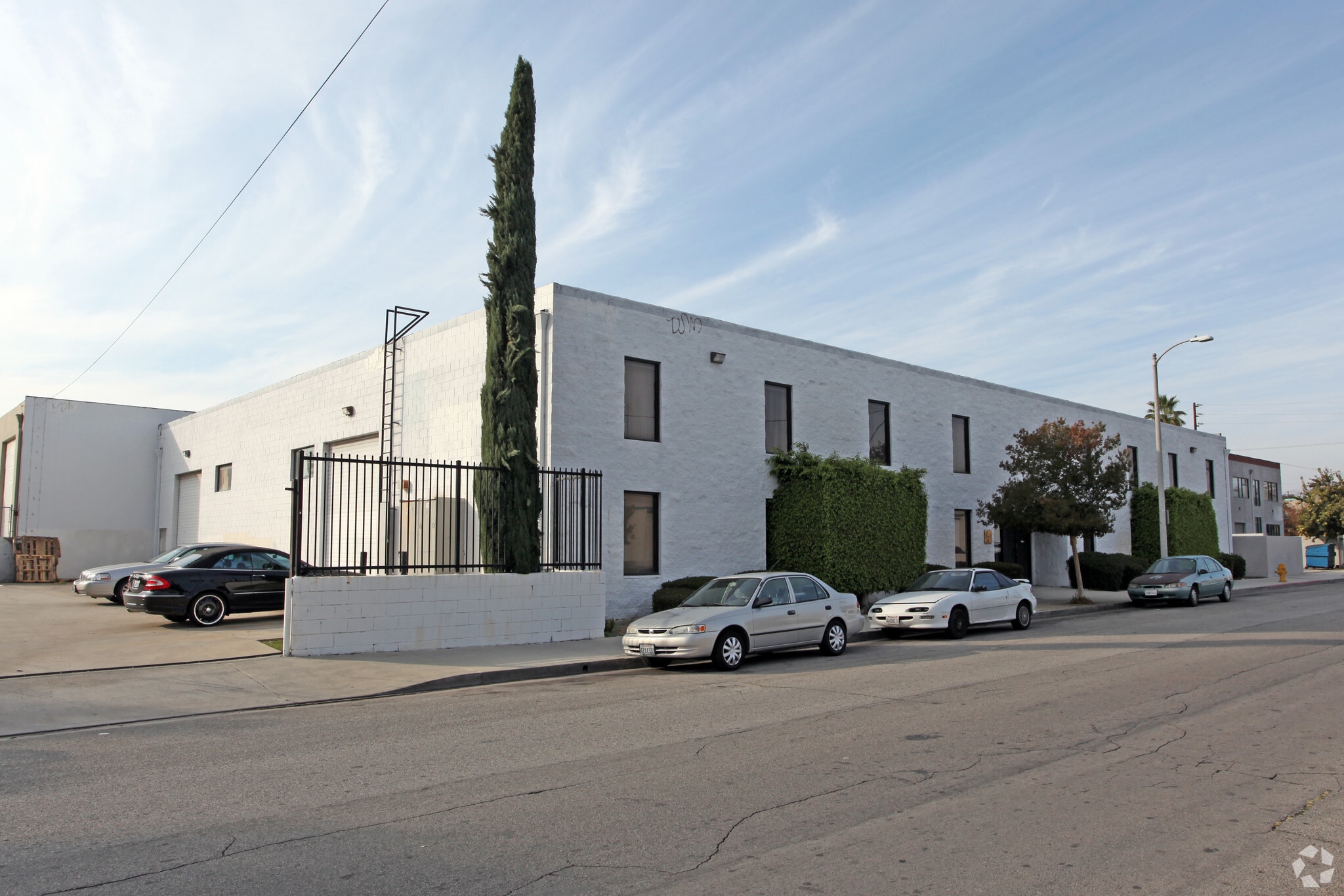 8911 Independence Ave, Canoga Park, CA for sale Primary Photo- Image 1 of 57
