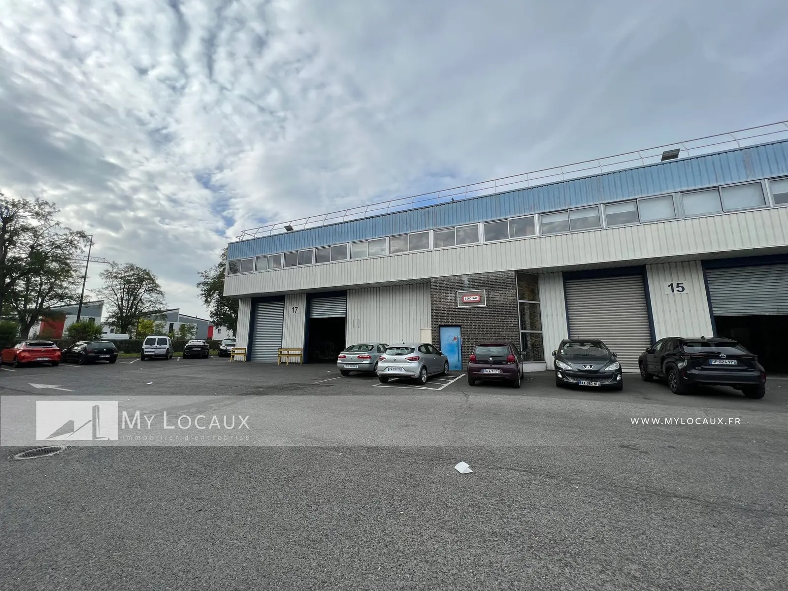 Industrial in Sartrouville for lease Primary Photo- Image 1 of 7