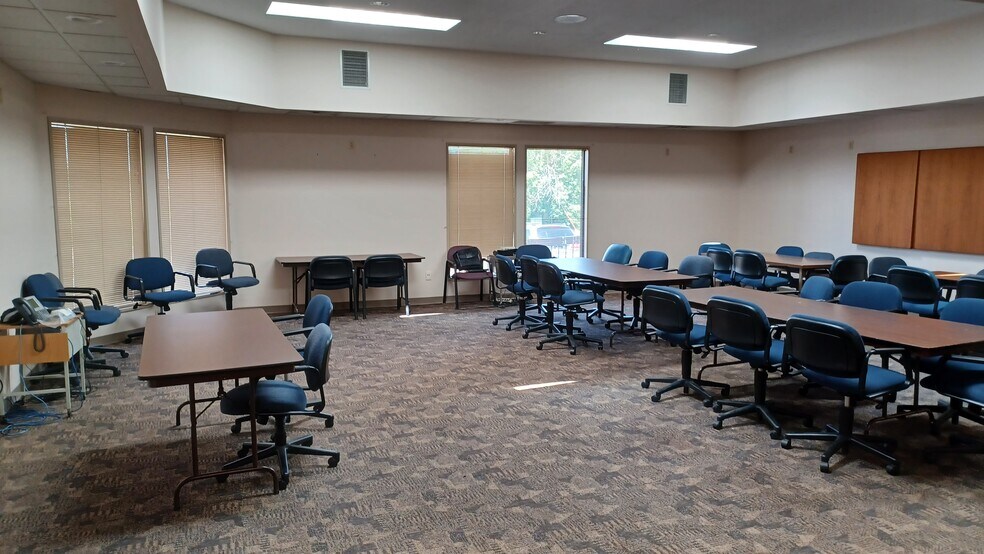 931 13th Ave N, Clinton, IA à louer - Photo intérieure - Image 3 de 18