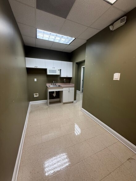 2950 Senna Dr, Matthews, NC for lease - Interior Photo - Image 3 of 12