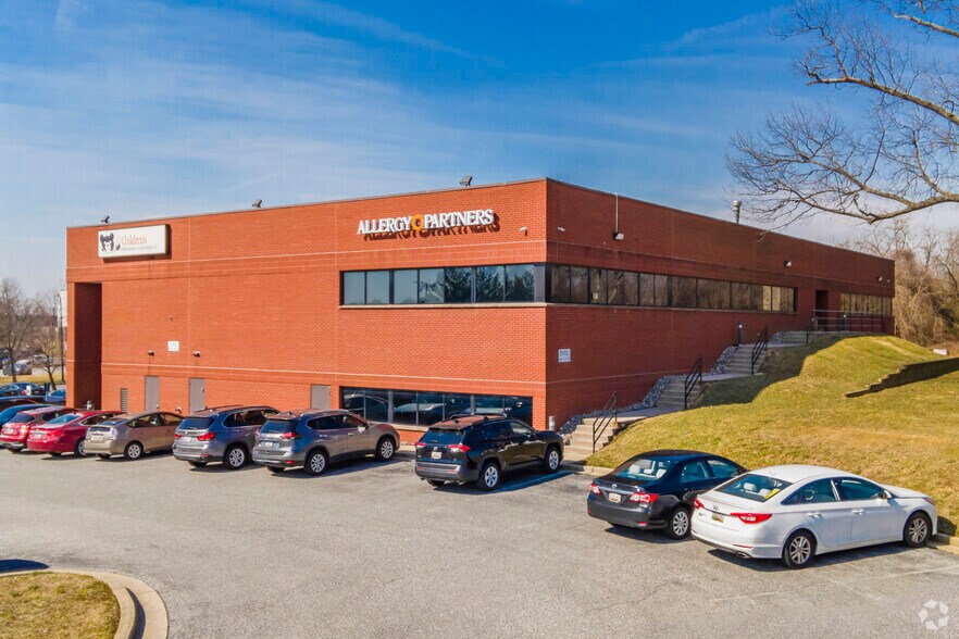 13900-13902 Laurel Lakes Ave, Laurel, MD à louer - Photo du bâtiment - Image 2 de 8