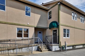 1532 Lincoln Way, White Oak, PA à louer Photo du bâtiment- Image 1 de 14